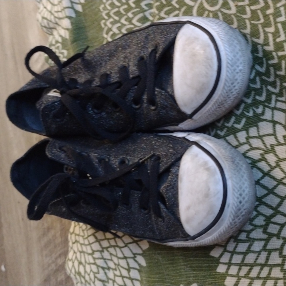 Converse black glitter low top sneakers slightly used men's 8 women's 10